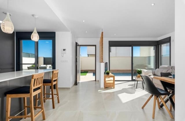 Chalet de 3 habitaciones en San Miguel de Salinas en venta - 355.000 € (Ref: 9363790)