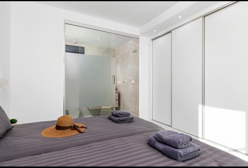 Chalet de 3 habitaciones en San Miguel de Salinas en venta - 355.000 € (Ref: 9363790)