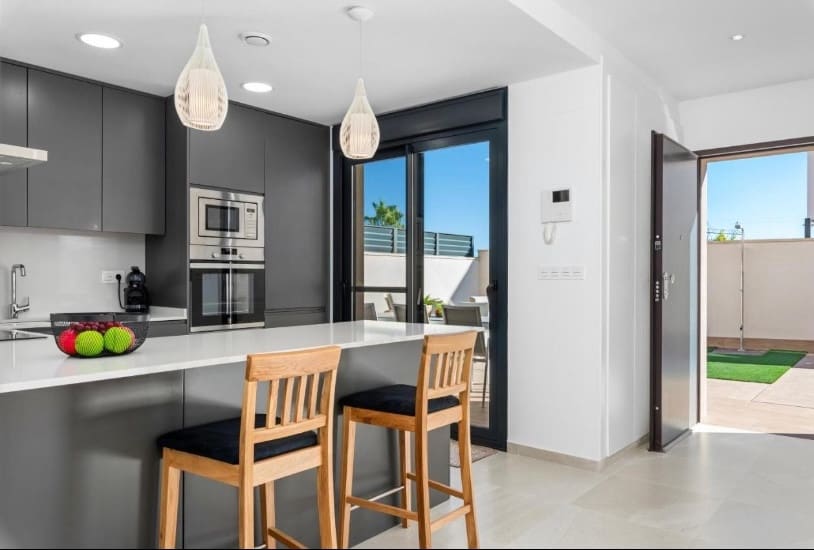 Chalet de 3 habitaciones en San Miguel de Salinas en venta - 355.000 € (Ref: 9363790)