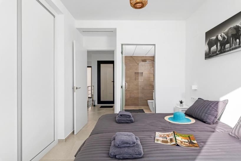 Chalet de 3 habitaciones en San Miguel de Salinas en venta - 355.000 € (Ref: 9363790)