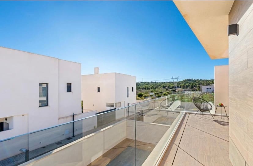 Chalet de 3 habitaciones en San Miguel de Salinas en venta - 355.000 € (Ref: 9363790)