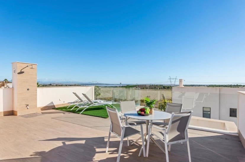 Chalet de 3 habitaciones en San Miguel de Salinas en venta - 355.000 € (Ref: 9363790)