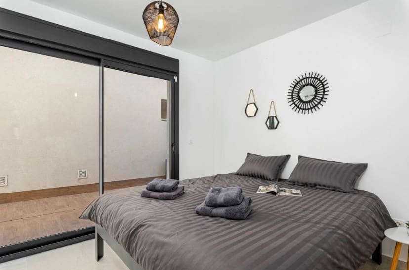 Chalet de 3 habitaciones en San Miguel de Salinas en venta - 355.000 € (Ref: 9363790)