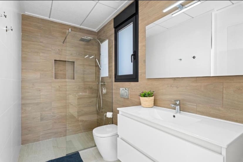 Chalet de 3 habitaciones en San Miguel de Salinas en venta - 355.000 € (Ref: 9363790)