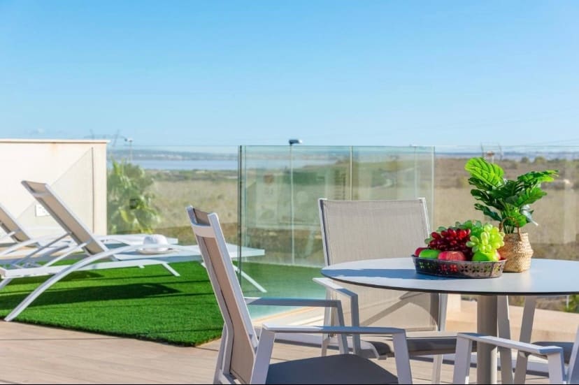 Chalet de 3 habitaciones en San Miguel de Salinas en venta - 355.000 € (Ref: 9363790)