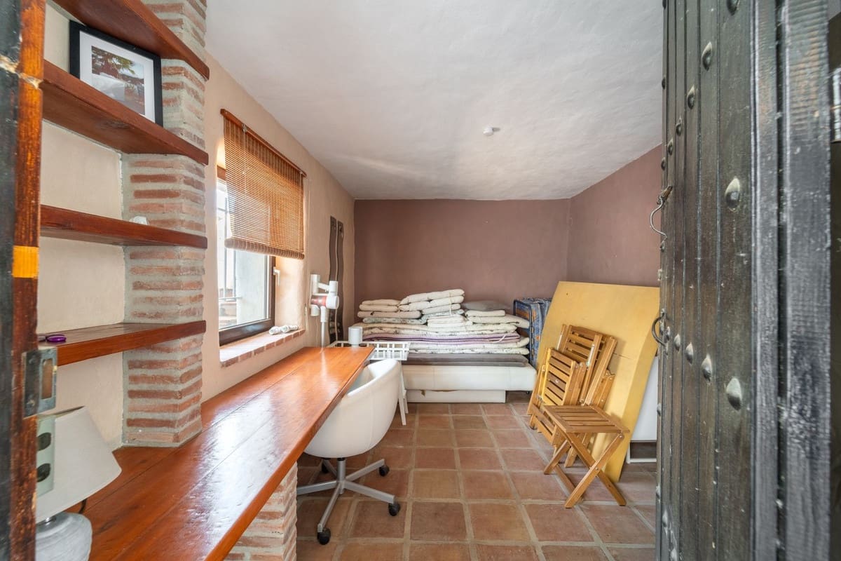 5 bedroom Finca/Country House for sale in Almayate - € 729,000 (Ref: 9363791)