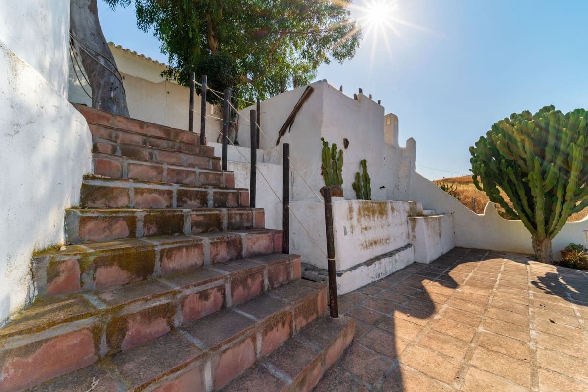 5 bedroom Finca/Country House for sale in Almayate - € 729,000 (Ref: 9363791)