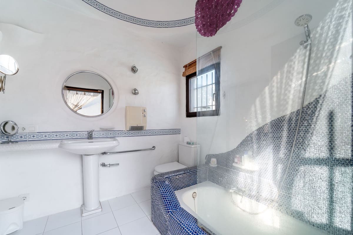 5 bedroom Finca/Country House for sale in Almayate - € 729,000 (Ref: 9363791)