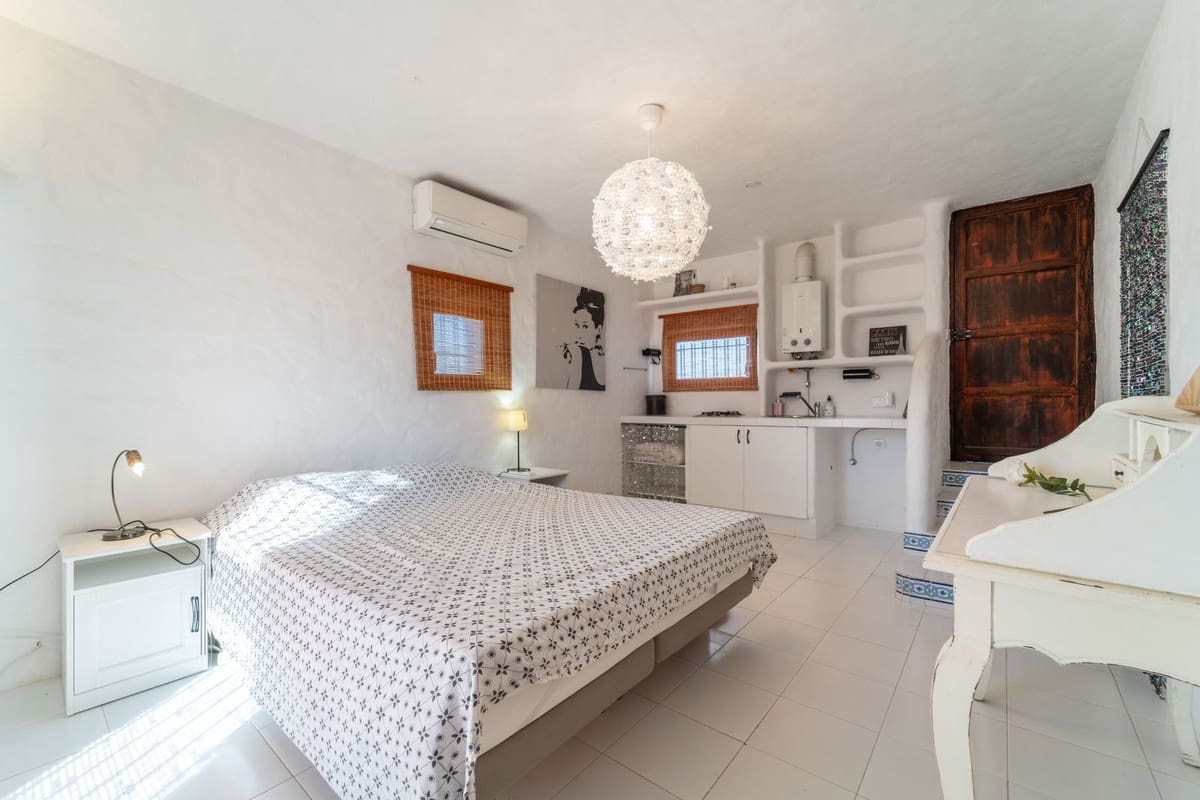 5 bedroom Finca/Country House for sale in Almayate - € 729,000 (Ref: 9363791)