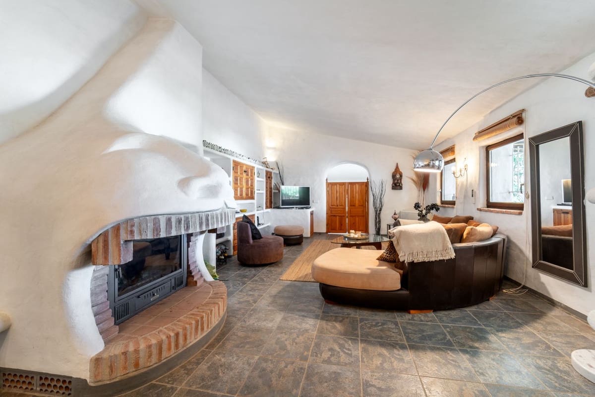 5 bedroom Finca/Country House for sale in Almayate - € 729,000 (Ref: 9363791)