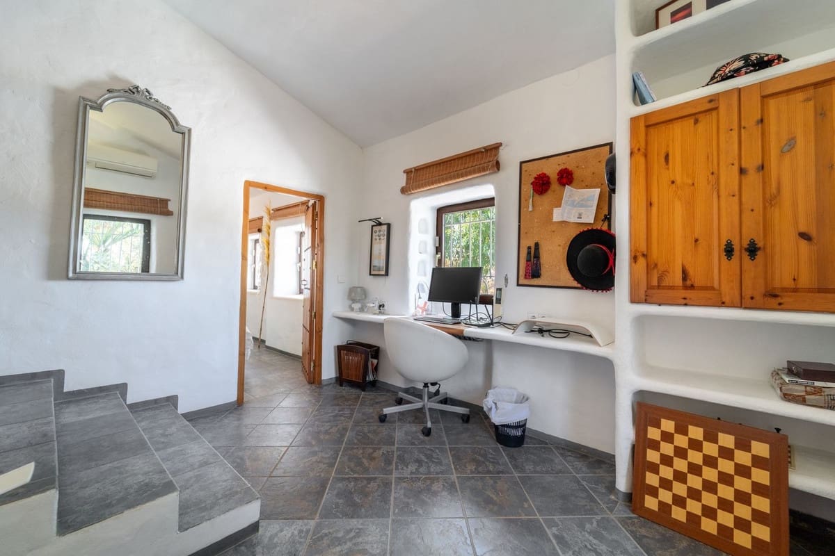 5 bedroom Finca/Country House for sale in Almayate - € 729,000 (Ref: 9363791)