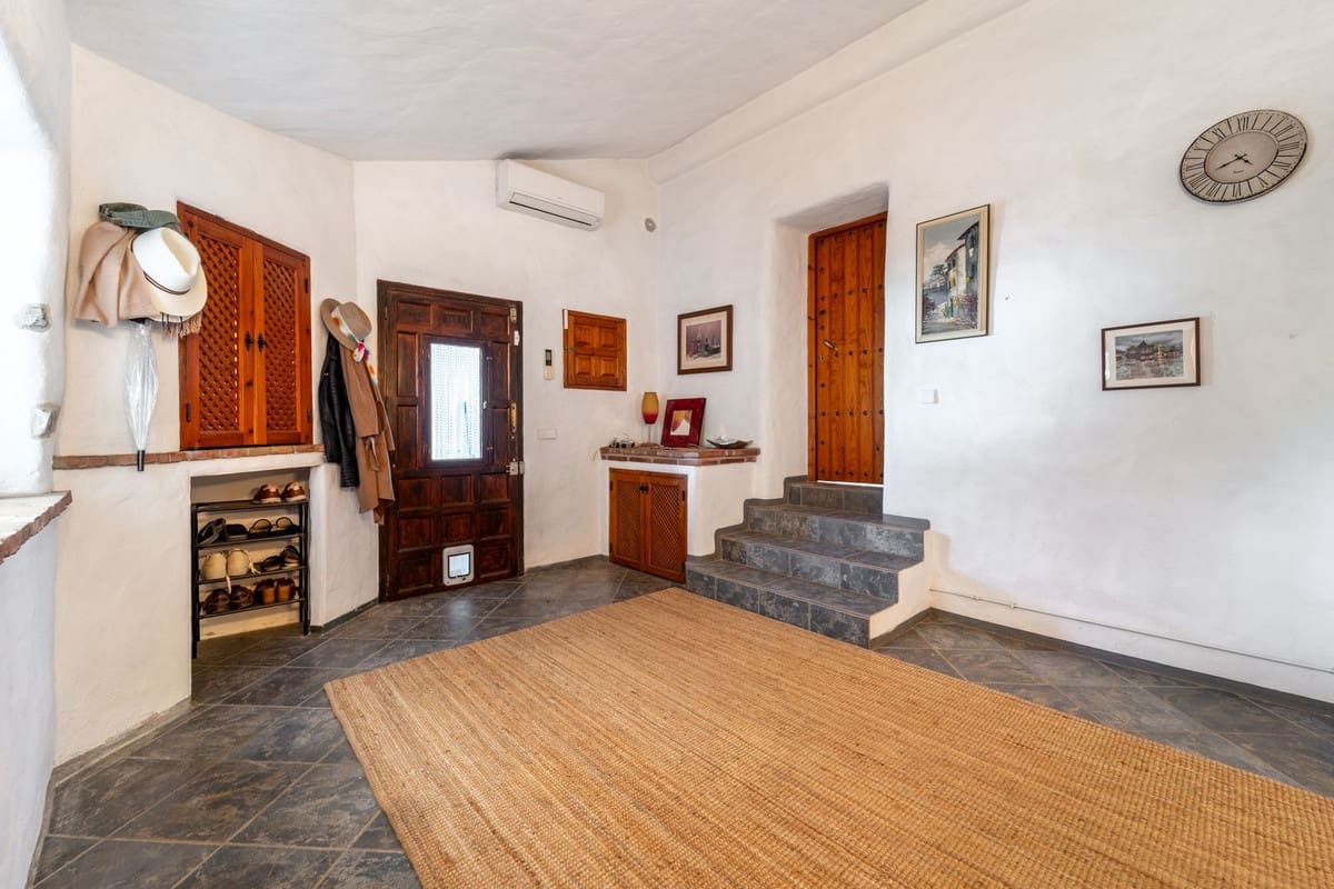 5 bedroom Finca/Country House for sale in Almayate - € 729,000 (Ref: 9363791)