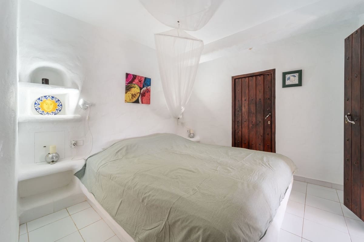 5 bedroom Finca/Country House for sale in Almayate - € 729,000 (Ref: 9363791)