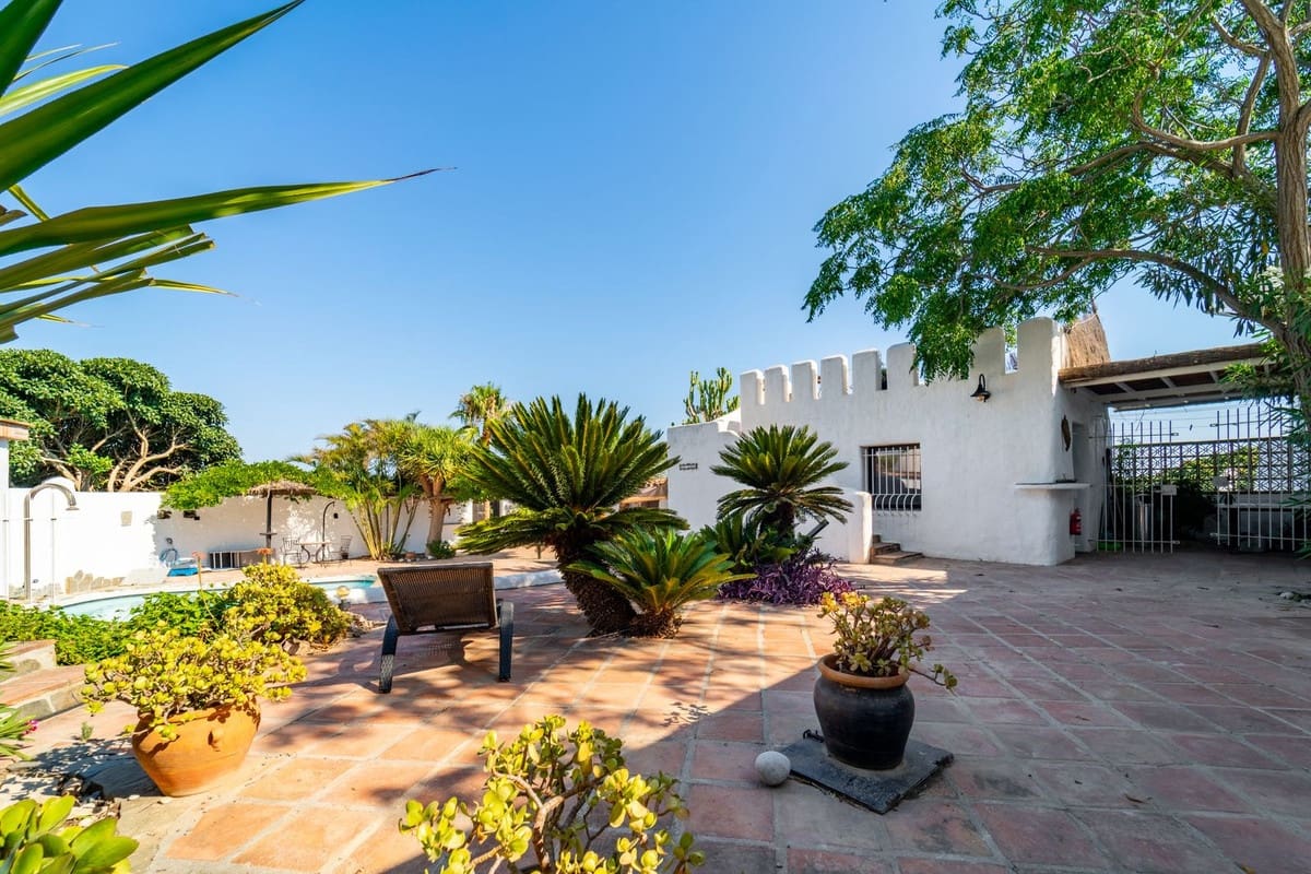 5 bedroom Finca/Country House for sale in Almayate - € 729,000 (Ref: 9363791)