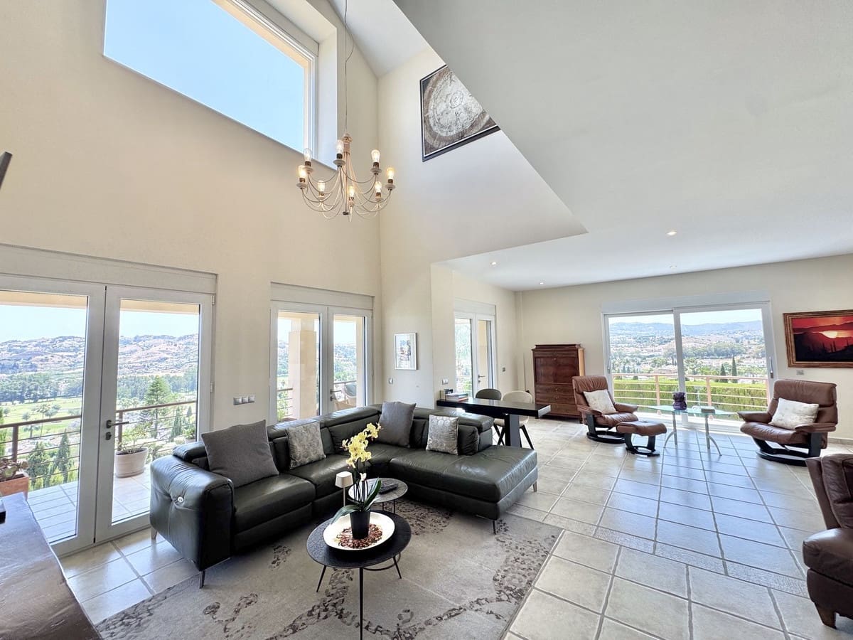 6 bedroom Villa for sale in Mijas Golf - € 1,975,000 (Ref: 9363795)