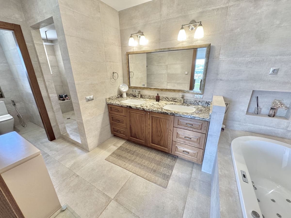 6 bedroom Villa for sale in Mijas Golf - € 1,975,000 (Ref: 9363795)