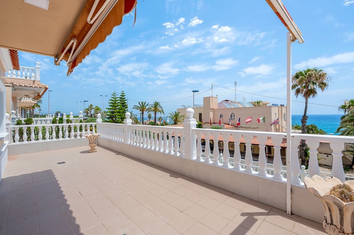4 bedroom Villa for sale in Torrevieja - € 960,000 (Ref: 9363798)