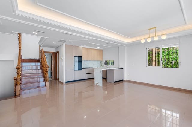 4 bedroom Villa for sale in Las Piscinas Naturales, Torrevieja - € 960,000 (Ref: 9363798)