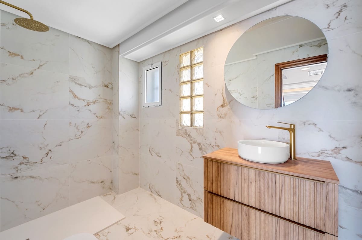 4 bedroom Villa for sale in Torrevieja - € 960,000 (Ref: 9363798)