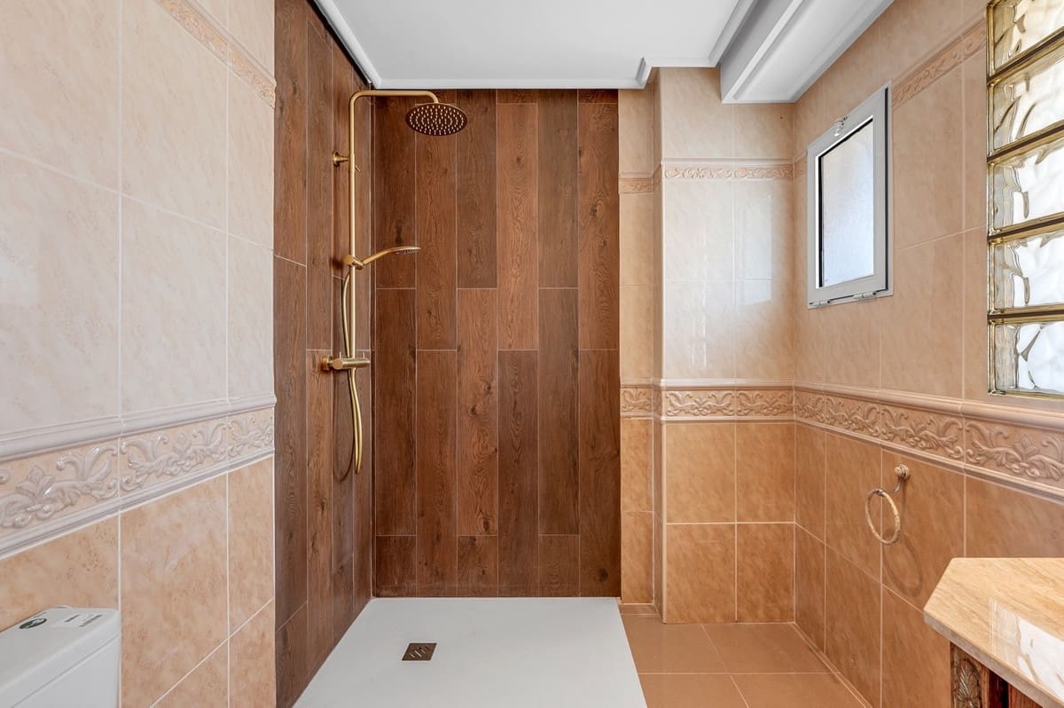 4 bedroom Villa for sale in Torrevieja - € 960,000 (Ref: 9363798)