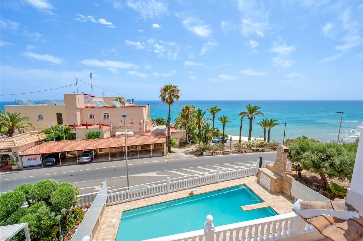 4 bedroom Villa for sale in Torrevieja - € 960,000 (Ref: 9363798)