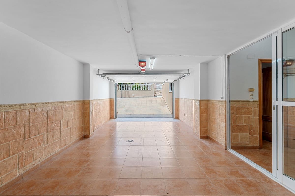 4 bedroom Villa for sale in Torrevieja - € 960,000 (Ref: 9363798)