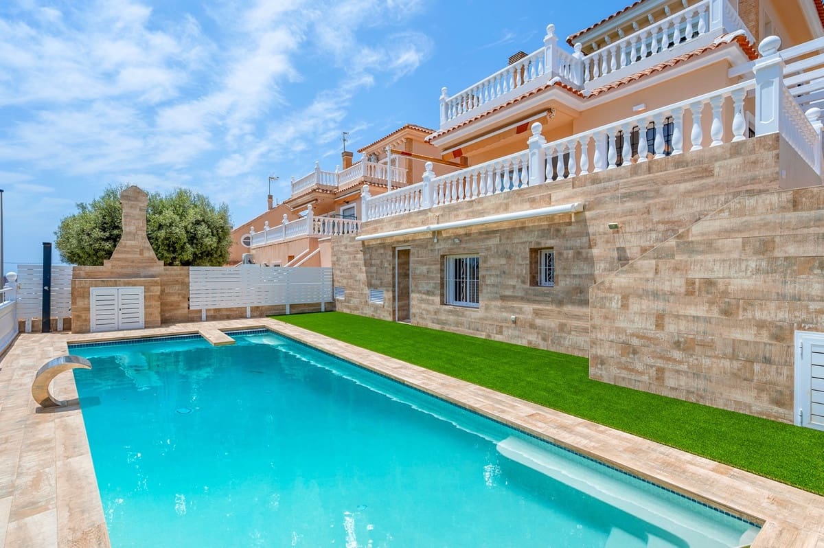 4 bedroom Villa for sale in Torrevieja - € 960,000 (Ref: 9363798)