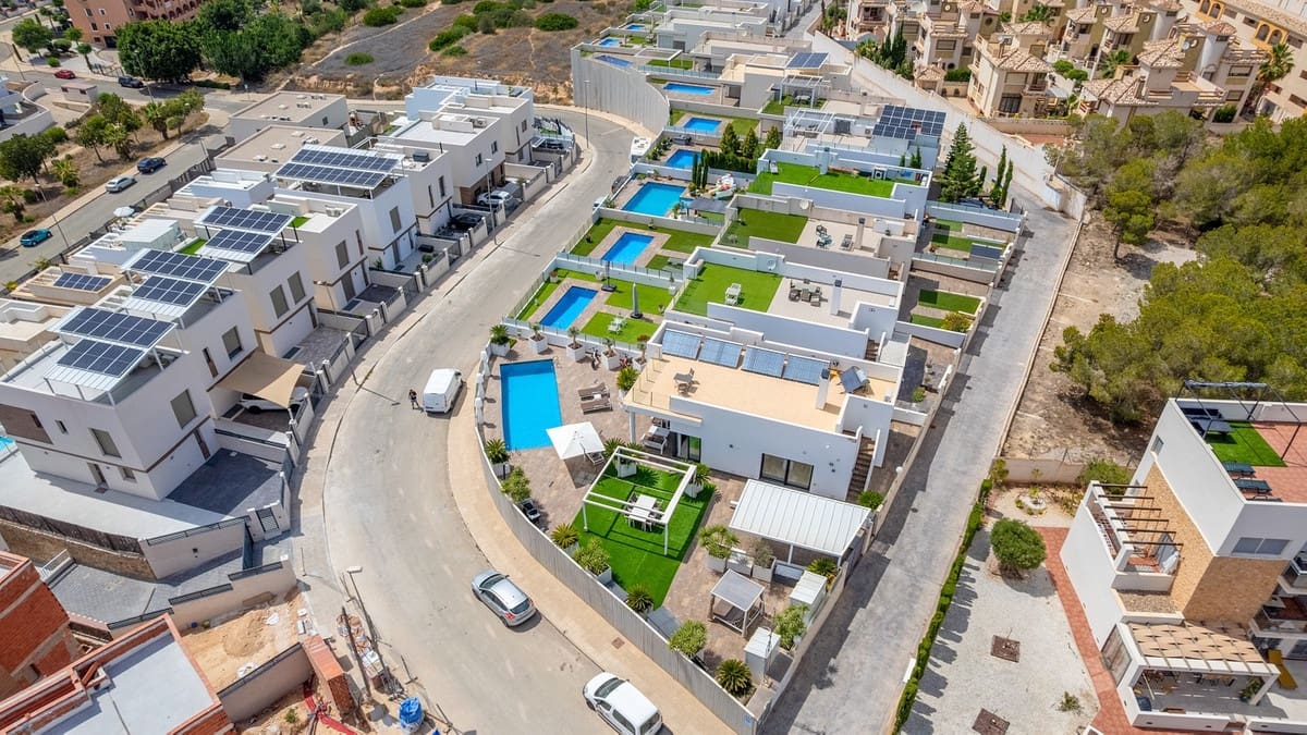 3 sypialnia Willa na sprzedaż w Villamartin - 759 000 € (Ref: 9363801)