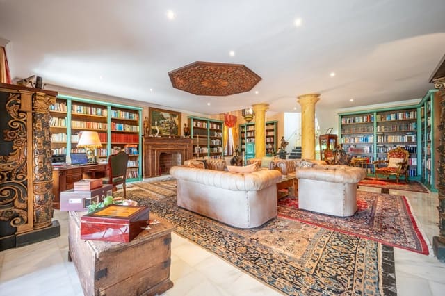 Chalet de 9 habitaciones en Parque Central, Estepona en venta - 15.000.000 € (Ref: 9363808)