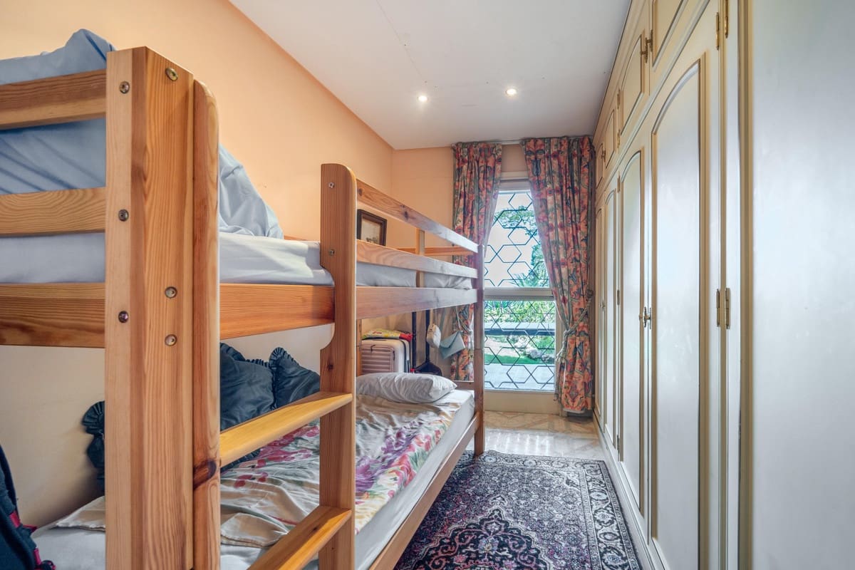 9 bedroom Villa for sale in Estepona - € 15,000,000 (Ref: 9363808)