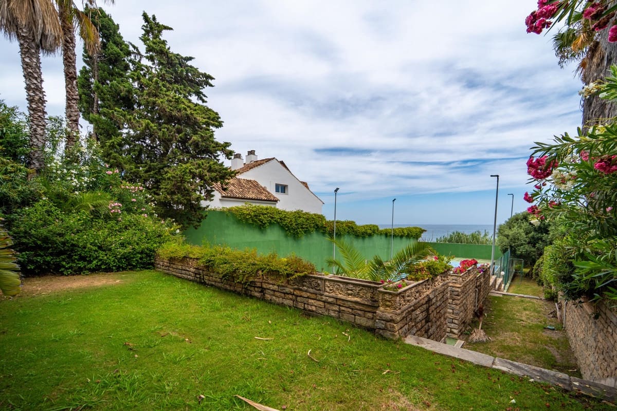 9 bedroom Villa for sale in Estepona - € 15,000,000 (Ref: 9363808)