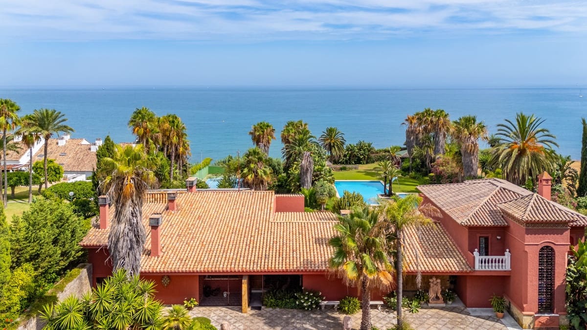 9 bedroom Villa for sale in Estepona - € 15,000,000 (Ref: 9363808)