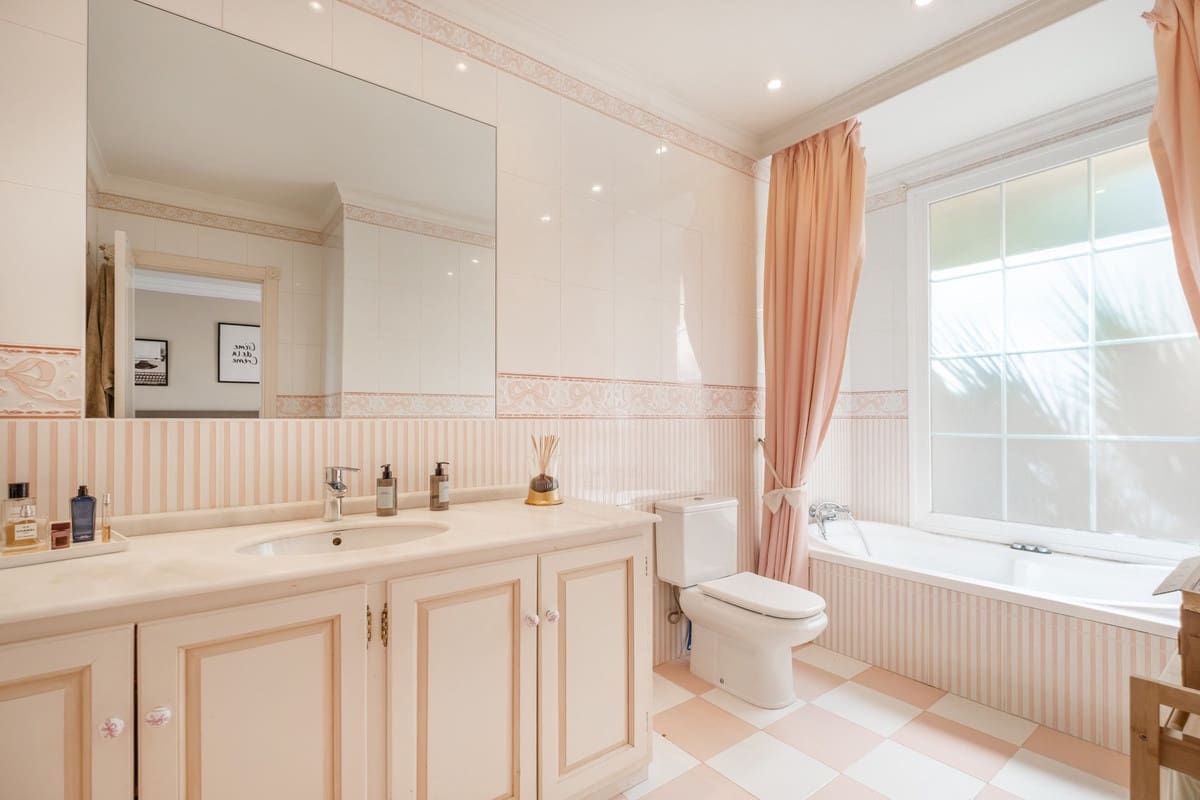 5 soverom Villa til salgs i Benahavis - € 2 300 000 (Ref: 9363819)