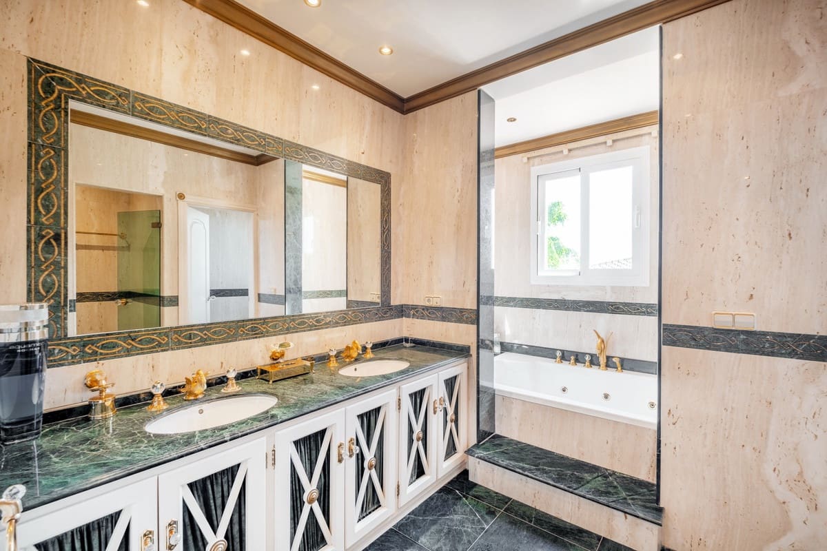 5 soverom Villa til salgs i Benahavis - € 2 300 000 (Ref: 9363819)