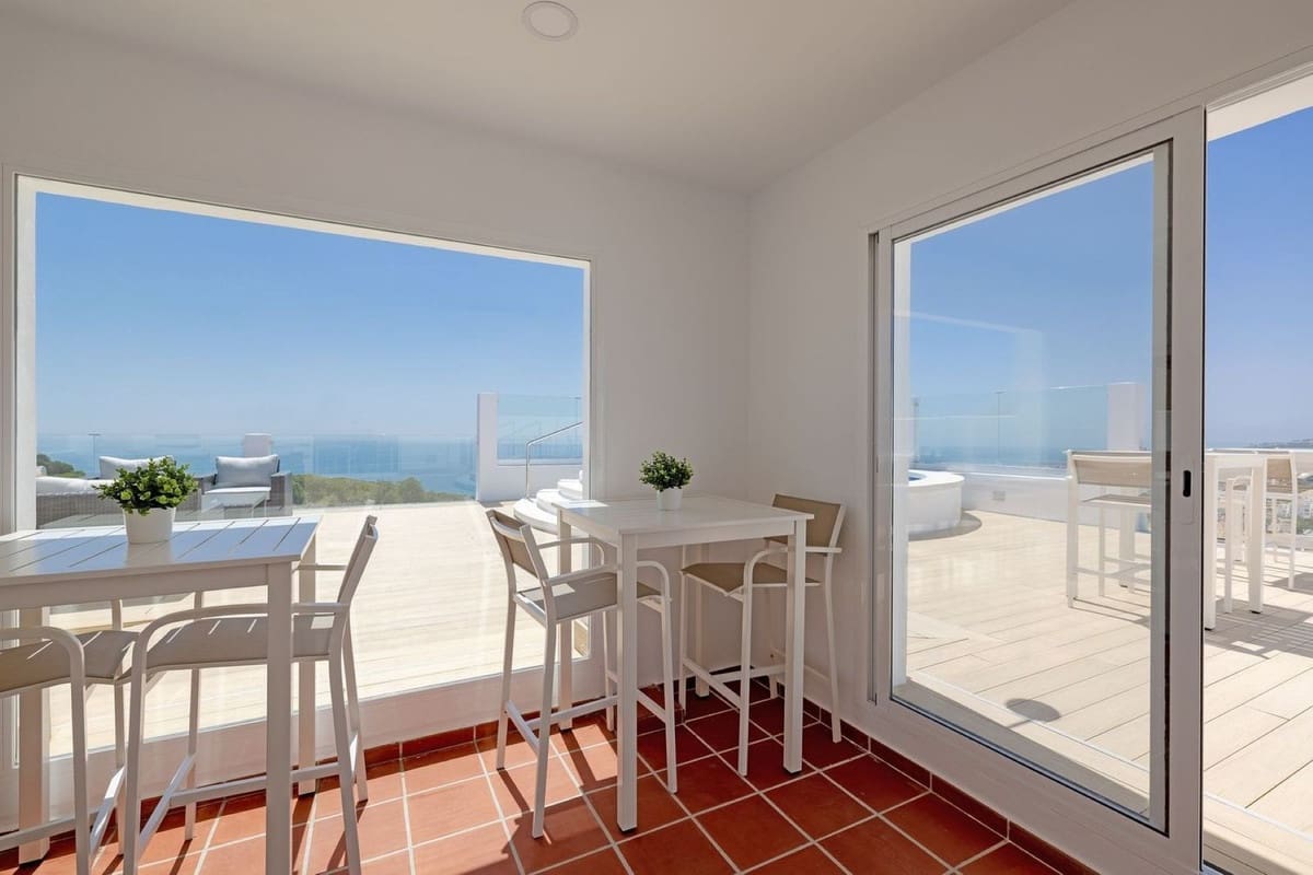 2 quarto Apartamento para venda em La Duquesa / Puerto de la Duquesa - 245 000 € (Ref: 9363821)