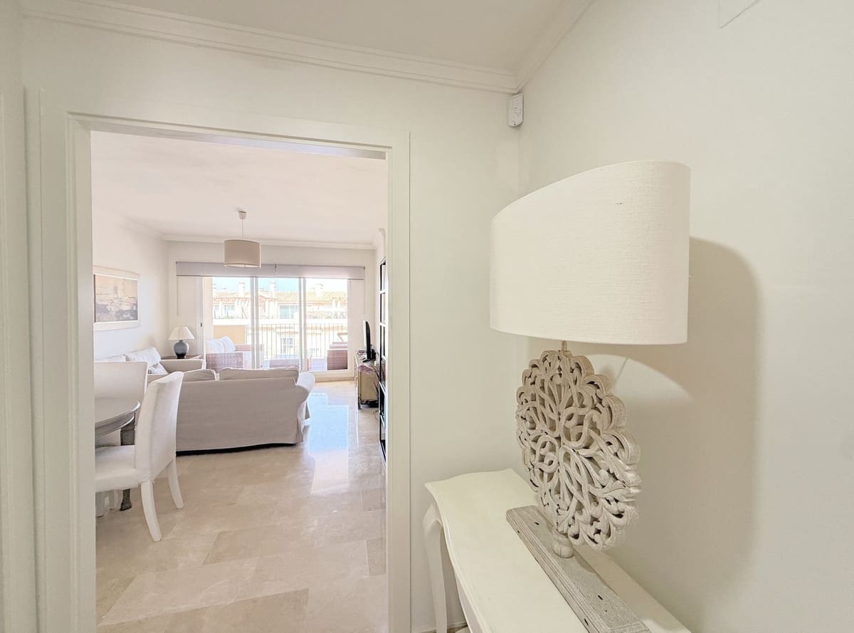 2 quarto Apartamento para venda em La Duquesa / Puerto de la Duquesa - 245 000 € (Ref: 9363821)