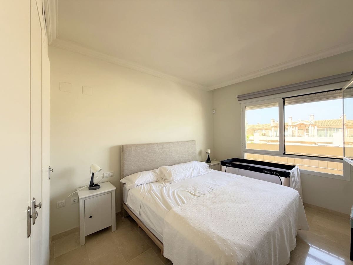 2 quarto Apartamento para venda em La Duquesa / Puerto de la Duquesa - 245 000 € (Ref: 9363821)
