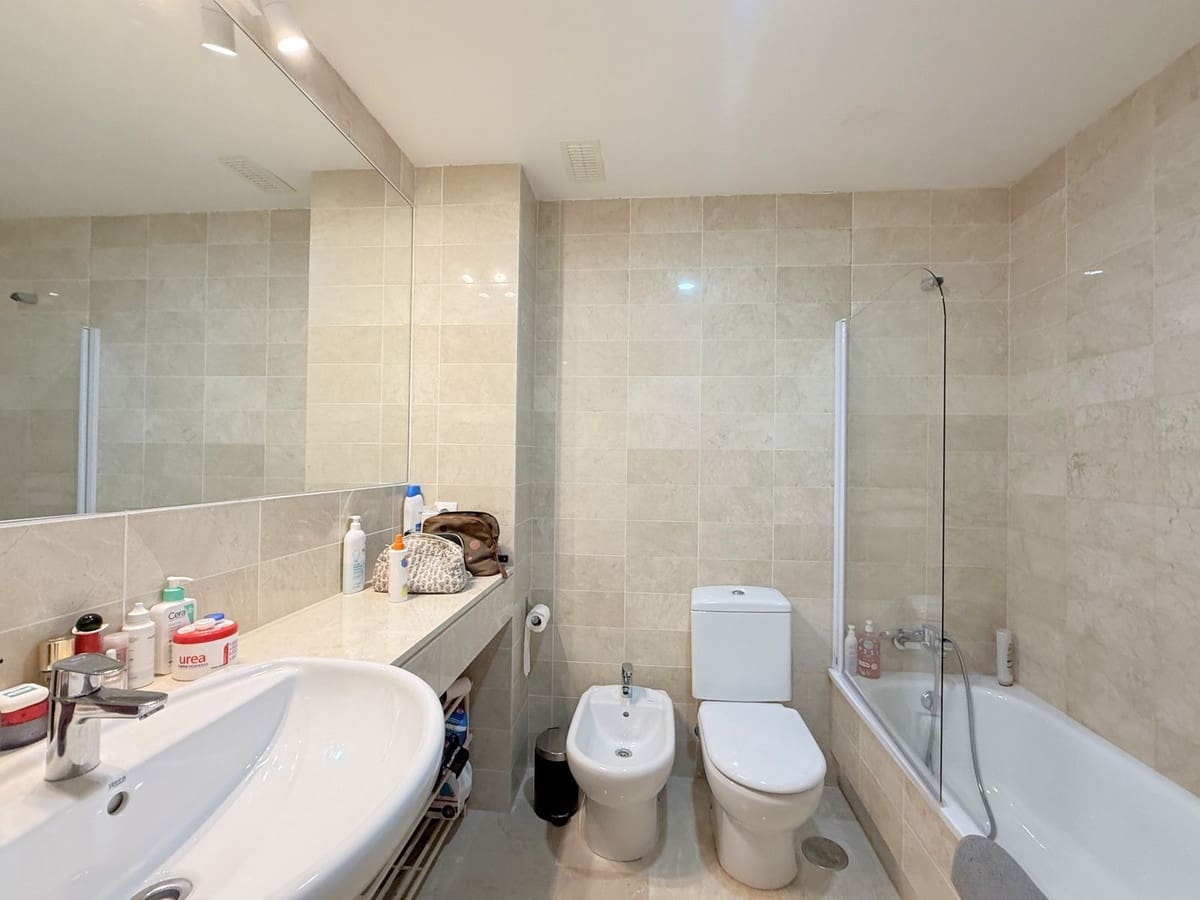 2 quarto Apartamento para venda em La Duquesa / Puerto de la Duquesa - 245 000 € (Ref: 9363821)