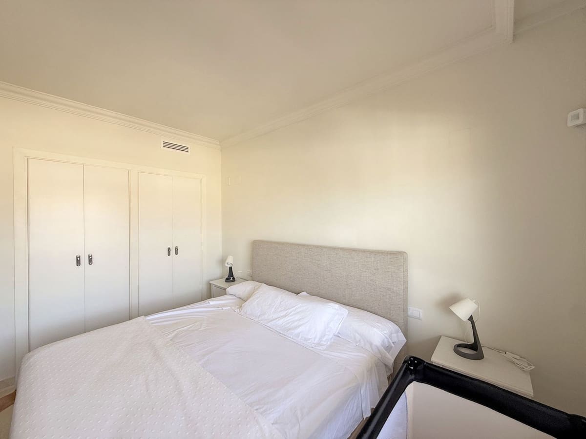 2 quarto Apartamento para venda em La Duquesa / Puerto de la Duquesa - 245 000 € (Ref: 9363821)