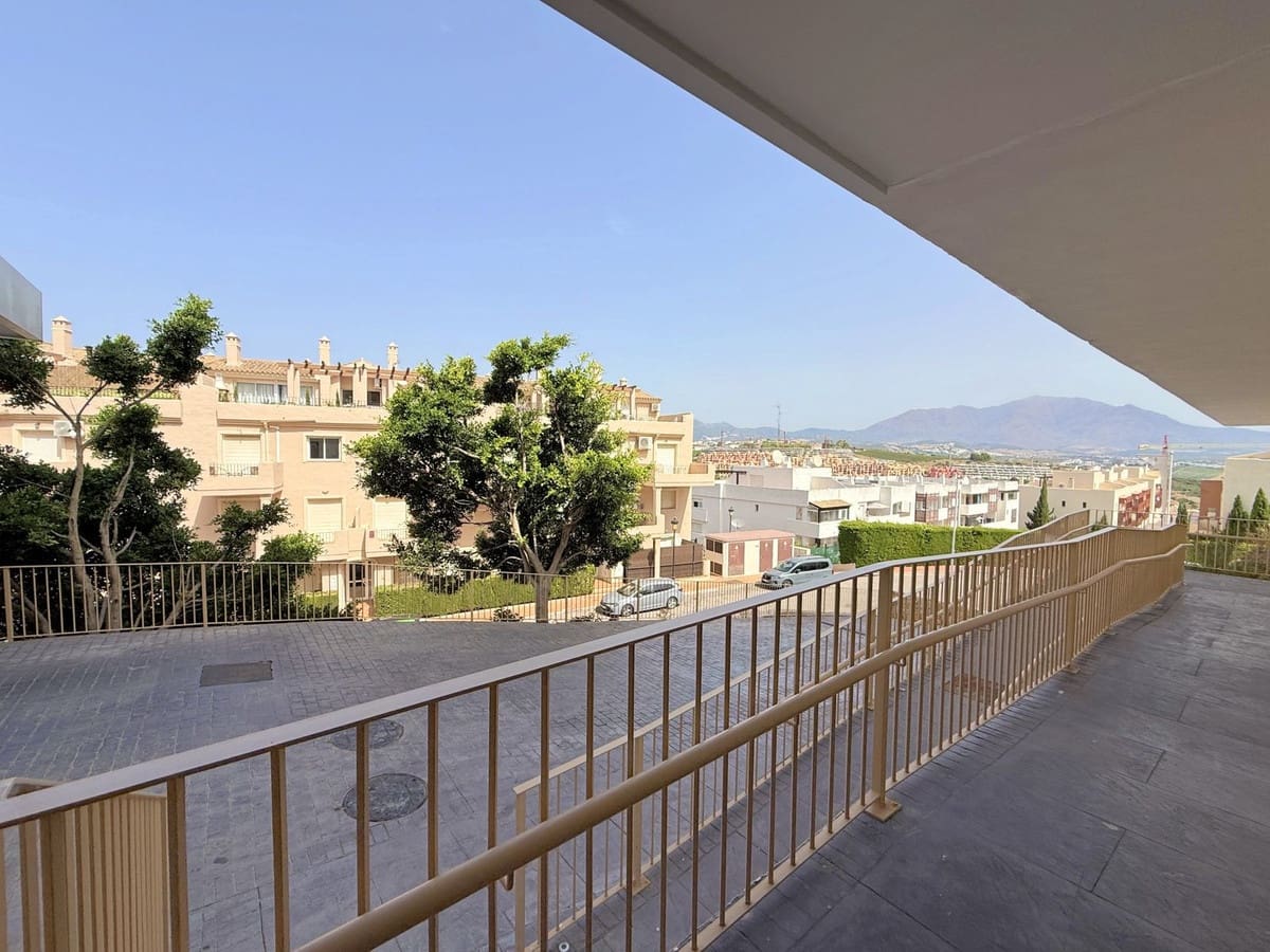 2 quarto Apartamento para venda em La Duquesa / Puerto de la Duquesa - 245 000 € (Ref: 9363821)