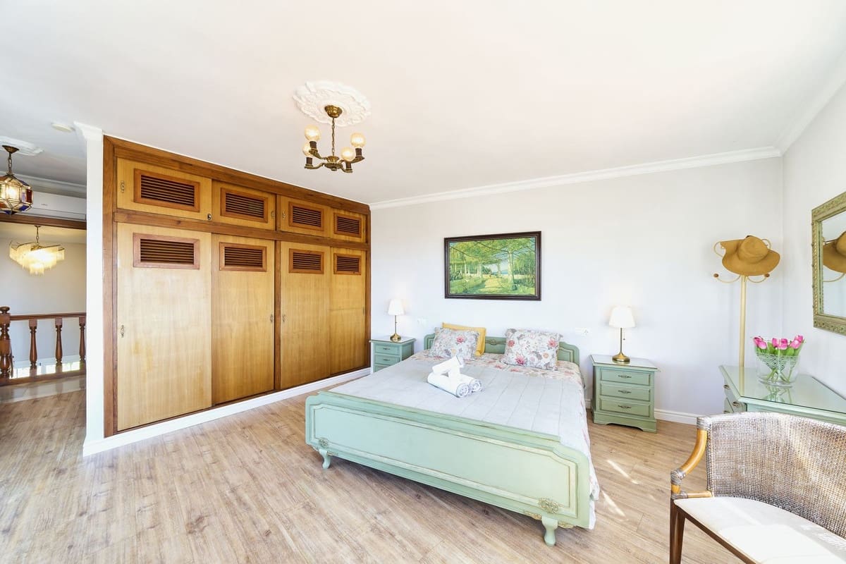 6 bedroom Villa for sale in Fuengirola - € 1,390,000 (Ref: 9363828)