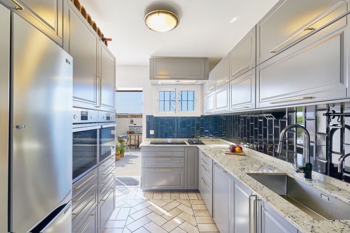 6 bedroom Villa for sale in Fuengirola - € 1,390,000 (Ref: 9363828)