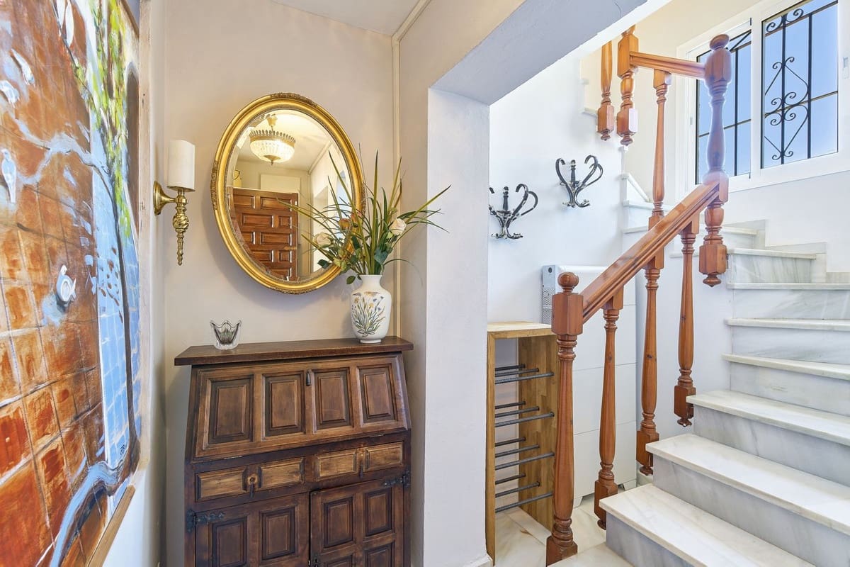 6 bedroom Villa for sale in Fuengirola - € 1,390,000 (Ref: 9363828)