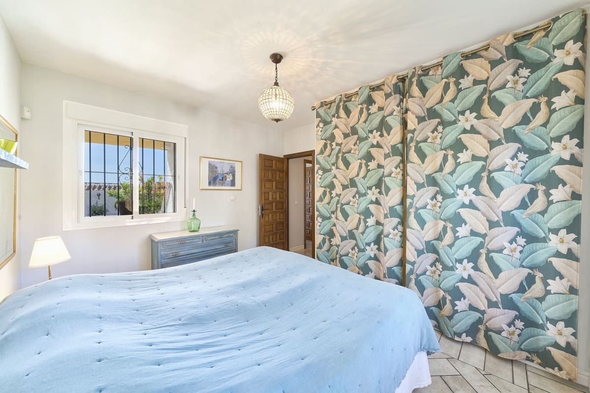 6 bedroom Villa for sale in Fuengirola - € 1,390,000 (Ref: 9363828)