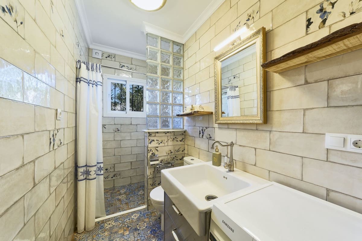 6 bedroom Villa for sale in Fuengirola - € 1,390,000 (Ref: 9363828)