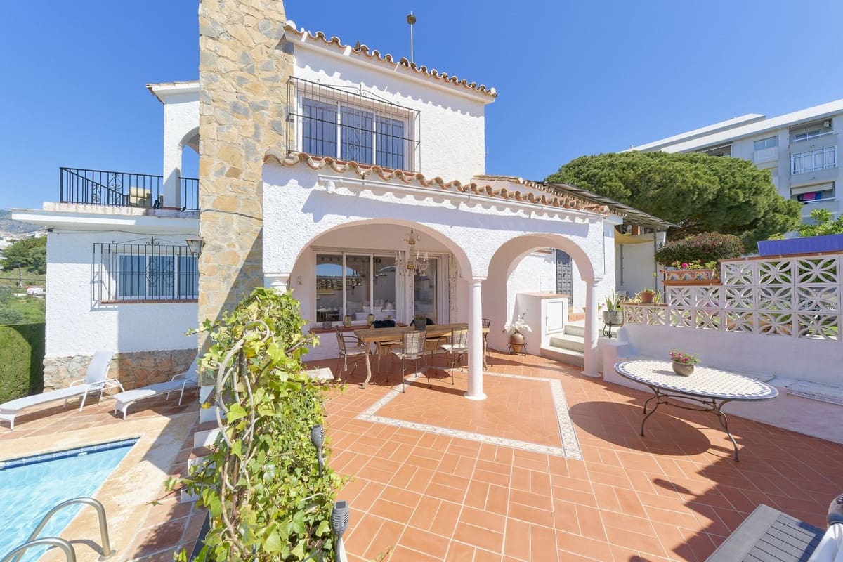 6 bedroom Villa for sale in Fuengirola - € 1,390,000 (Ref: 9363828)