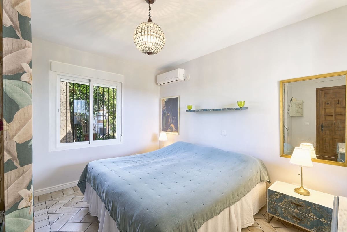 6 bedroom Villa for sale in Fuengirola - € 1,390,000 (Ref: 9363828)