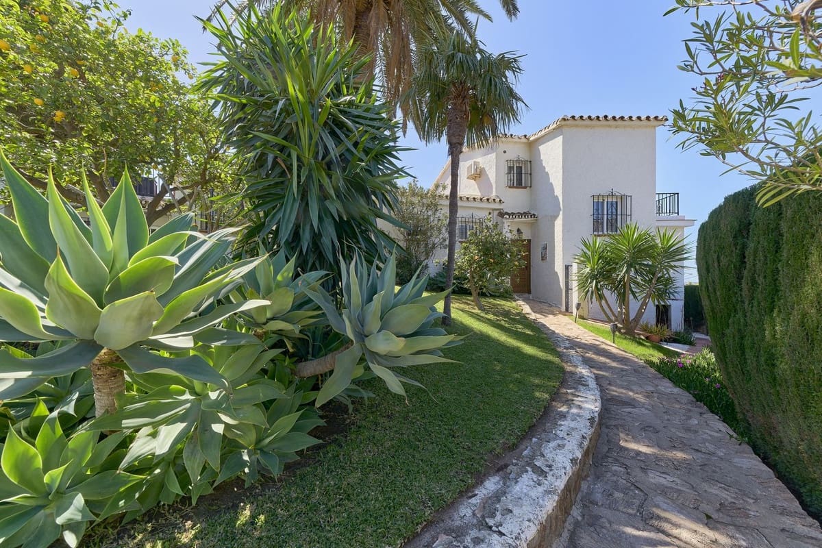 6 bedroom Villa for sale in Fuengirola - € 1,390,000 (Ref: 9363828)