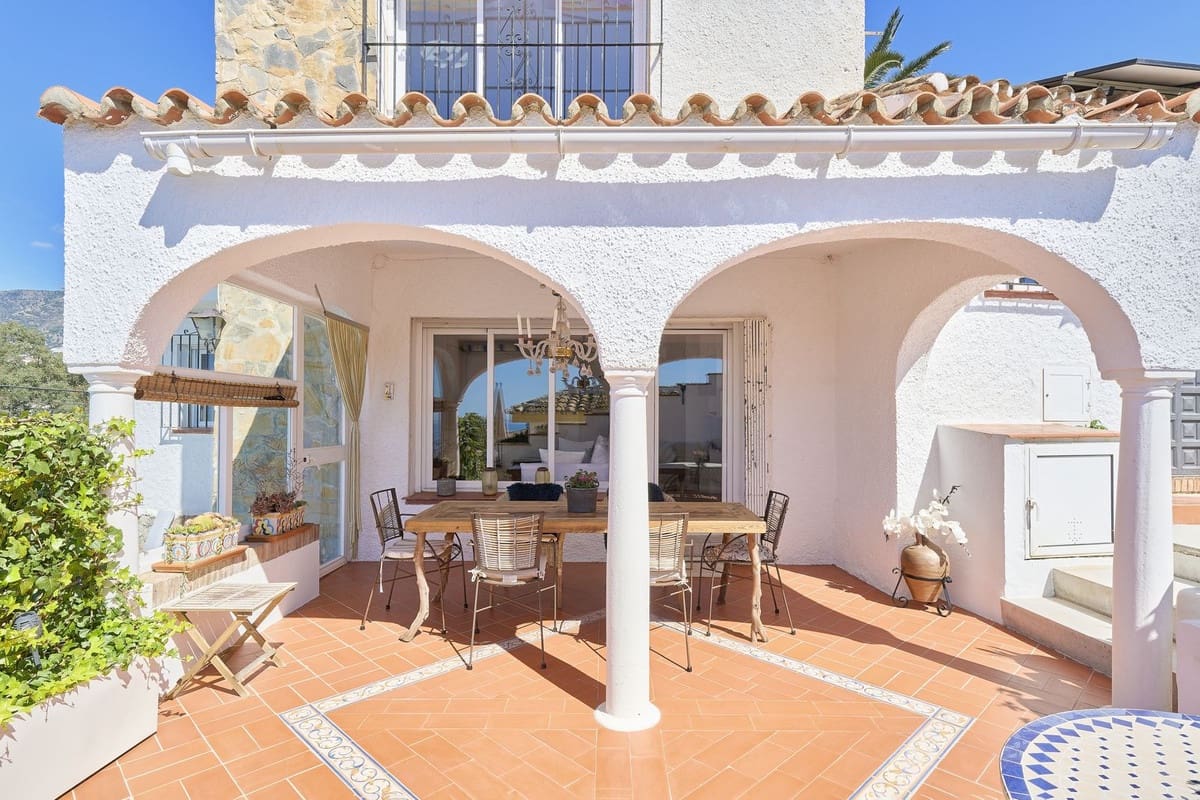 6 bedroom Villa for sale in Fuengirola - € 1,390,000 (Ref: 9363828)