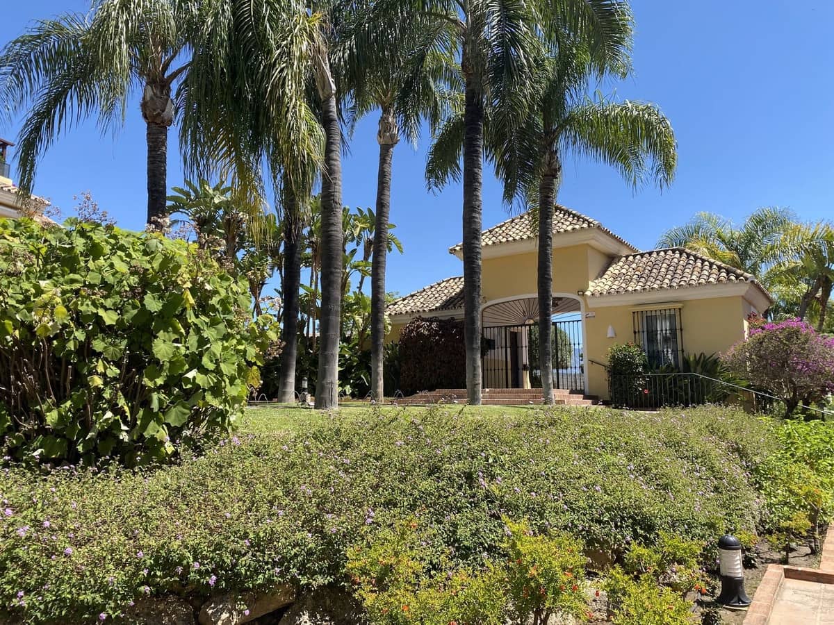 3 bedroom Apartment for sale in Guadalmina - € 590,000 (Ref: 9363829)